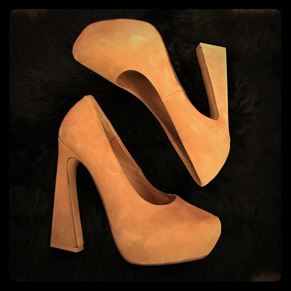 Campbell Nude Suede Chunk Heel Pump Platform